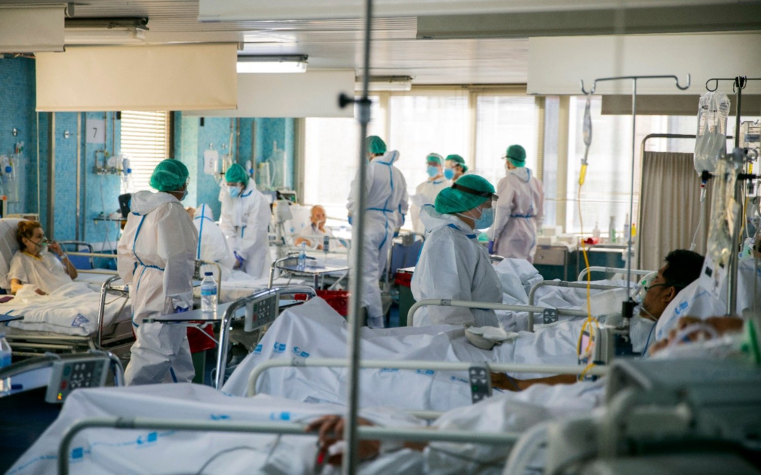 Covid-19: La cifra diaria de curados vuelve a superar a los nuevos contagios en España