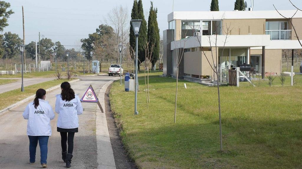 Un senador K quiere aumentar impuestos por la emergencia sanitaria en la Provincia