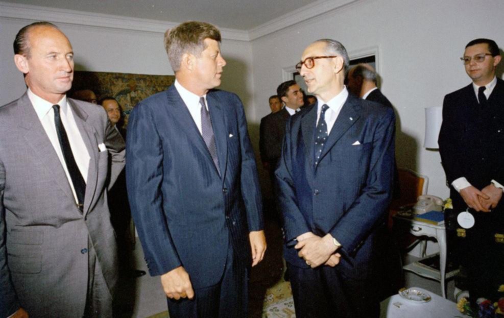 Un triángulo audaz: Frondizi, el Che Guevara y Kennedy