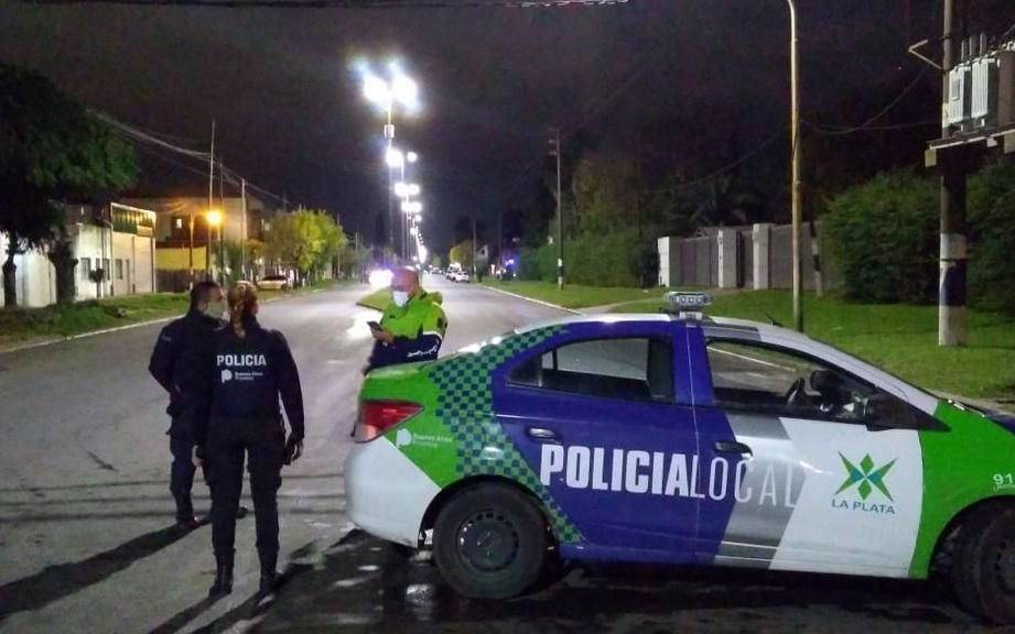 Murió un ladrón por un tiroteo en  Los Hornos