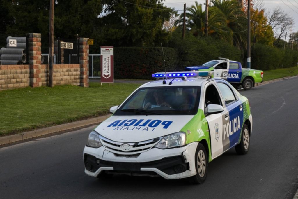 Del “robo consumado” a los 25 tiros entre el policía y la banda