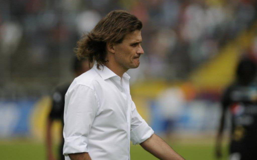 El DT argentino que se volvió en un Hércules de Ecuador y ahora dirigirá "a distancia"