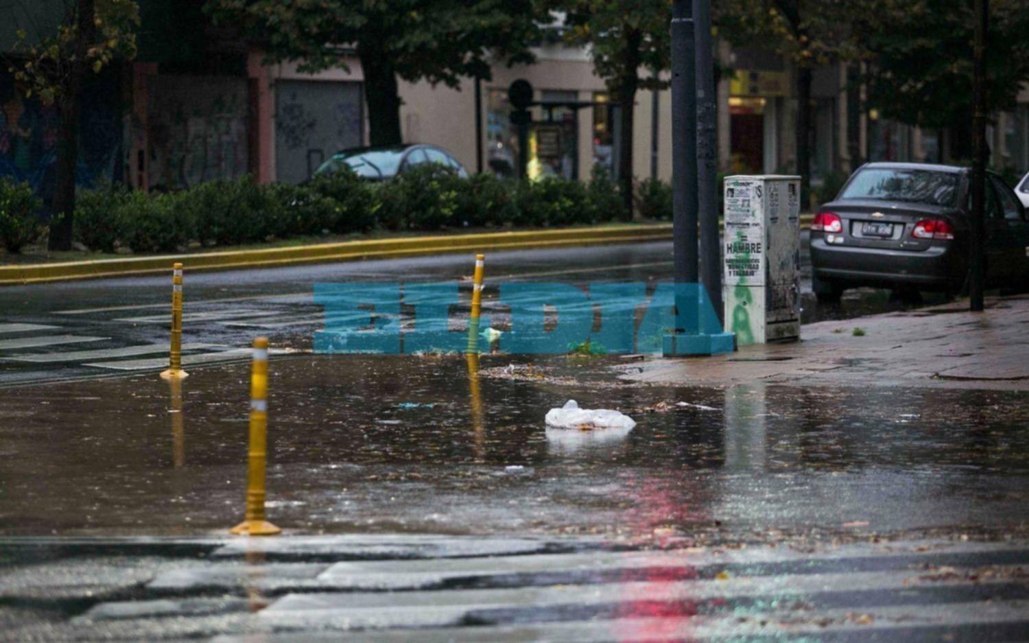 Volvieron las lluvias y sigue el alerta en La Plata