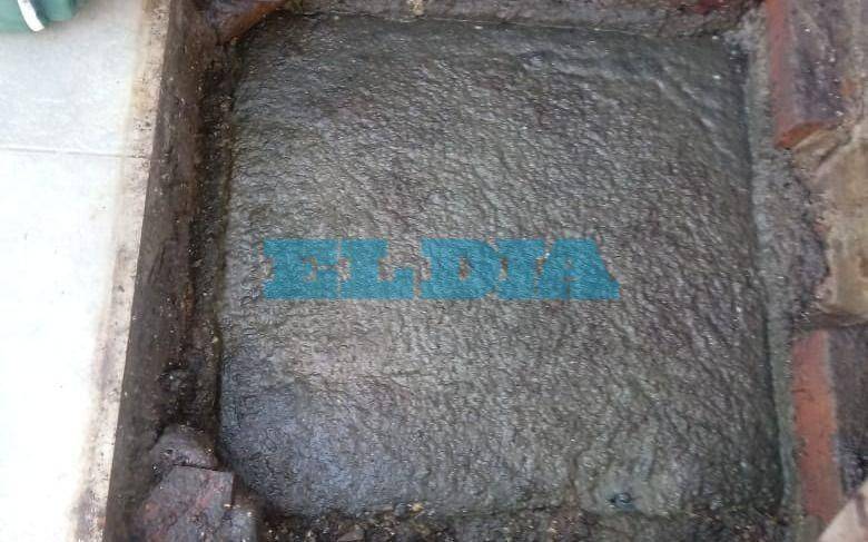 Un mes con las cloacas tapadas y una situación desagradable en Ringuelet