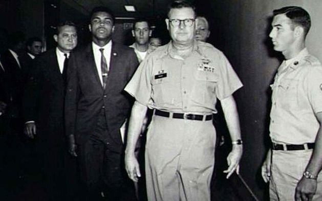 El día que Ali se negó a dar un paso al frente y lo despojaron de los títulos