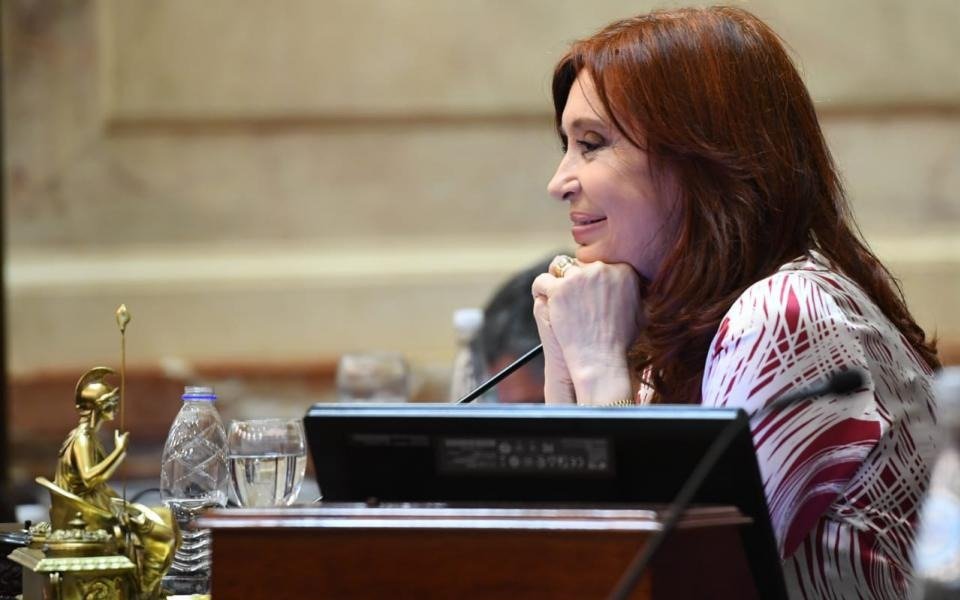 Cristina propuso formalmente a la oposición realizar una sesión virtual en el Senado