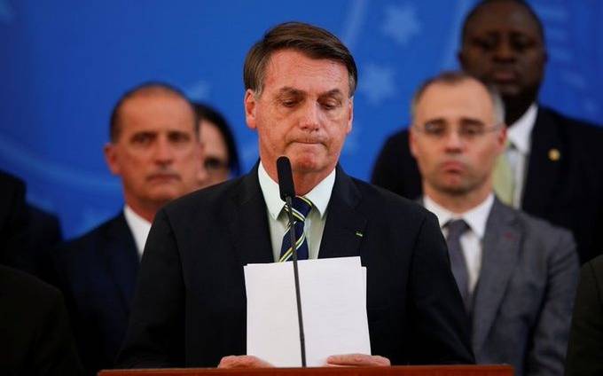 "¿Y a mí, qué? No hago milagros", dijo Bolsonaro luego de que Brasil superara a China en muertes