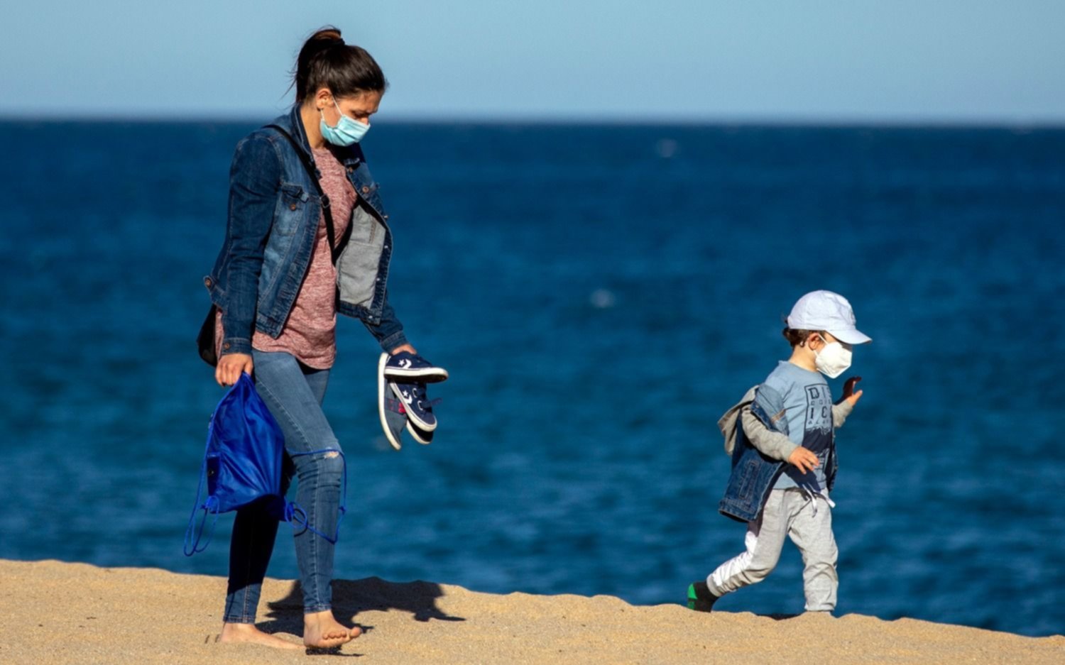 Tras la reapertura, España registra un repunte en casos de fallecidos y contagiados