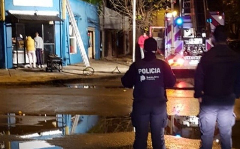 Por un cortocircuito al utilizar un grupo electrógeno se incendió una pollajería en Berisso