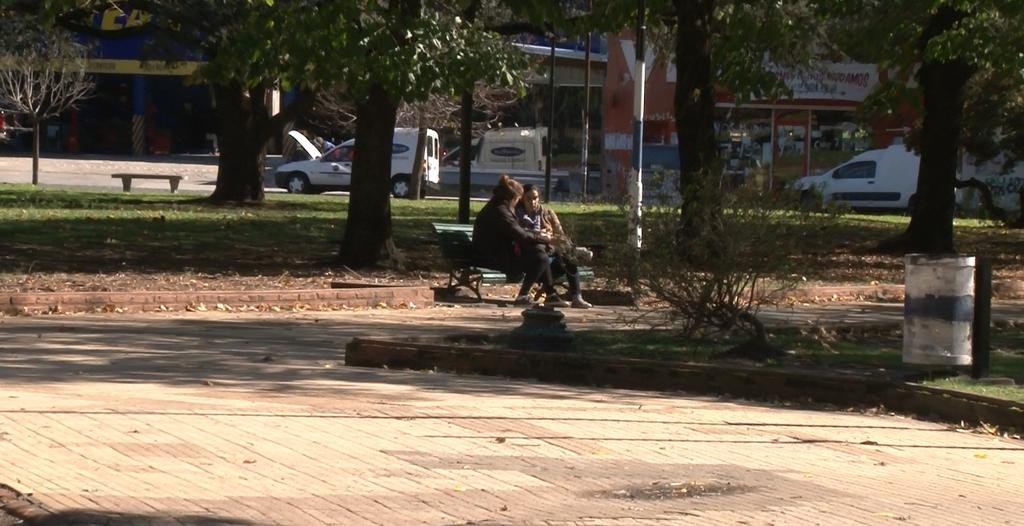 Las plazas y los parques de la Ciudad se vieron con más gente de lo debido