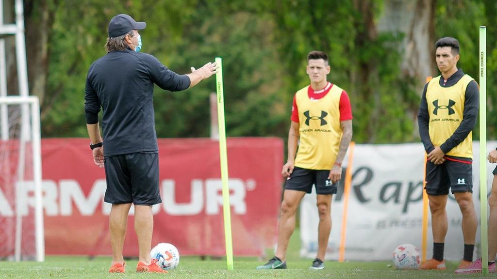 Al Pincha le urge recuperar terreno y el Ruso evalúa un cambio de esquema