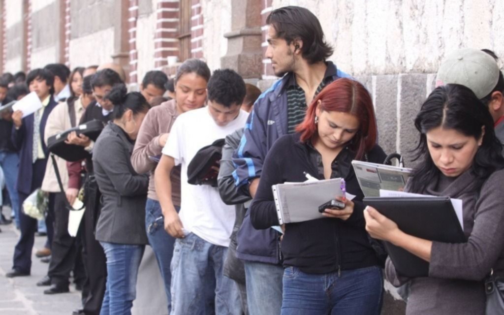 Detalles y requisitos del programa que entrega un bono especial a jóvenes entre 18 y 24 años