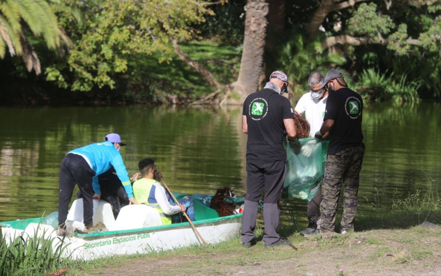 Jornada de saneamiento y limpieza en el Lago del Bosque