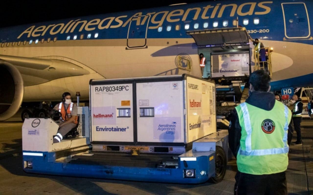 Llega otro avión proveniente de Rusia con vacunas Spuntik V