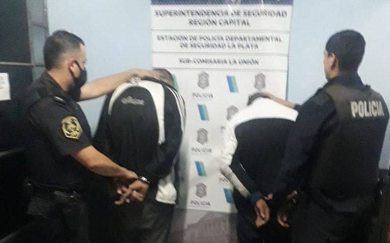 Motochorros sin suerte: los perseguían y terminaron adentro de una zanja