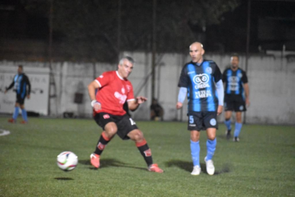 San Carlos goleó 7-0 al Súper Senior de Cambaceres