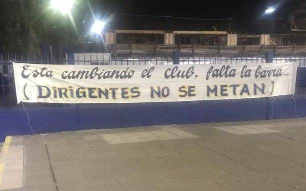 Interna en la 12 y mensaje a la dirigencia: "Está cambiando el club, falta la barra"