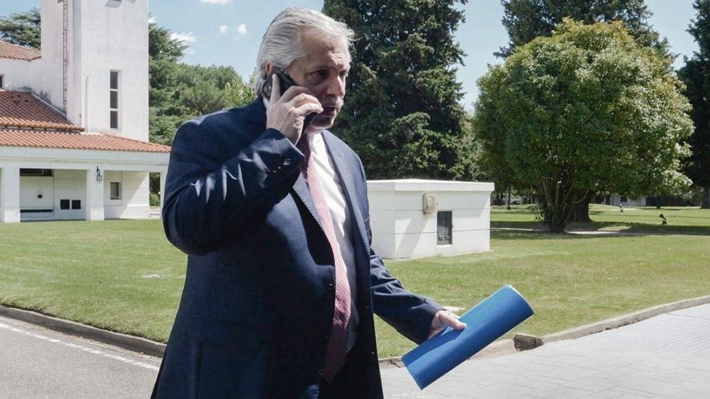 El Presidente tiene un cuadro leve porque recibió la vacuna