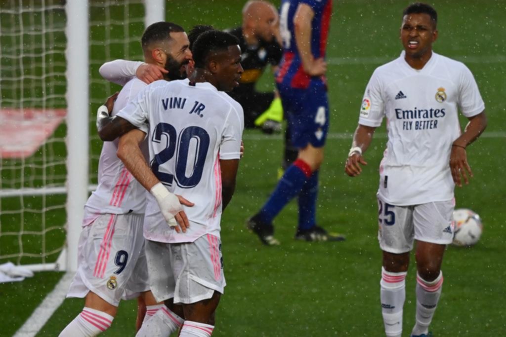 Real Madrid le ganó a Eibar y sigue prendido en la lucha