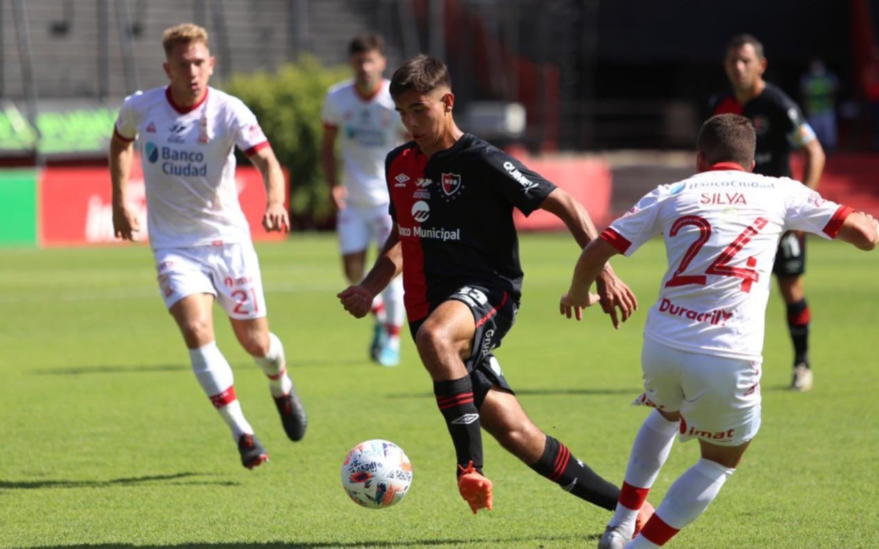 Newell's y Huracán igualaron 2-2 en el Coloso del Parque
