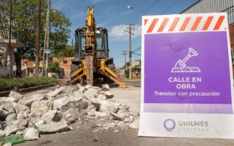 Cierran el tránsito en calle Chile por obras de bacheo