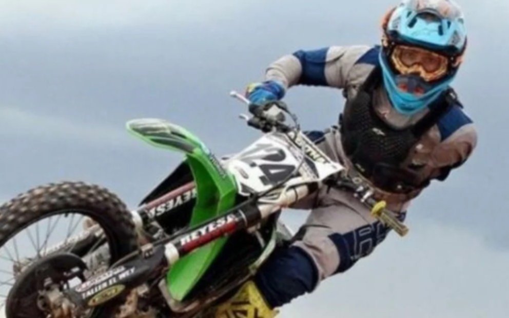 Gran conmoción por la muerte del piloto de motos que competía sin un brazo