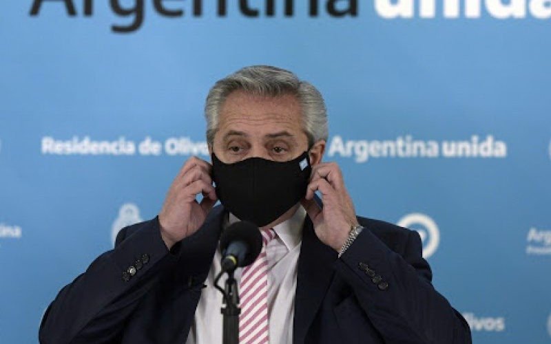 Nuevo parte médico de Alberto Fernández: no se contagió de ninguna cepa nueva y su cuadro es leve