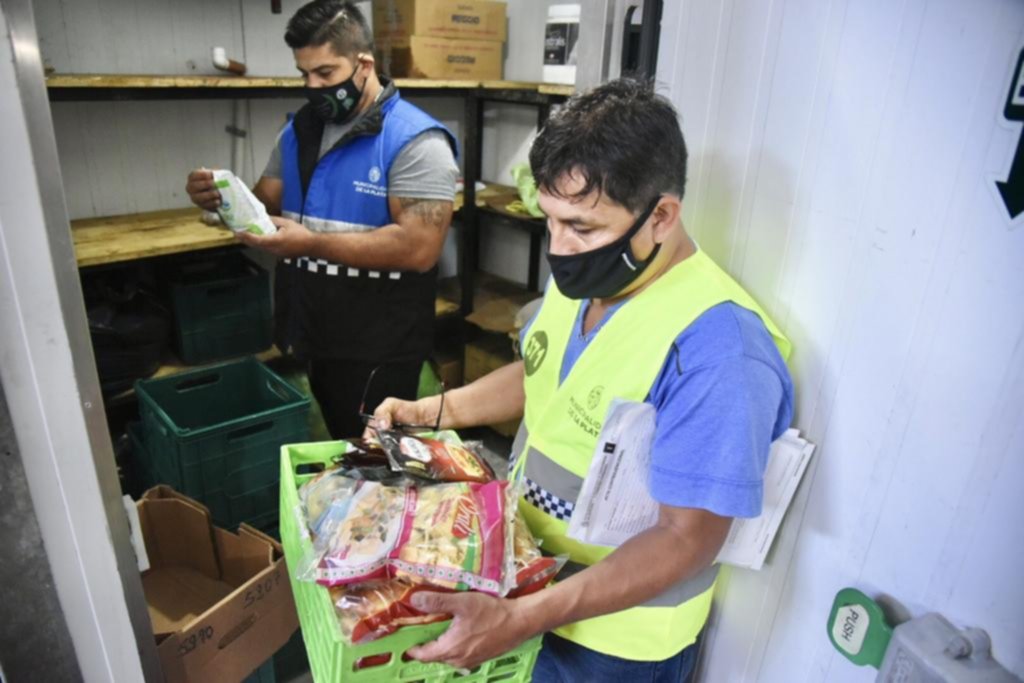 Clausuran un súper por vender alimentos vencidos y sin rótulos