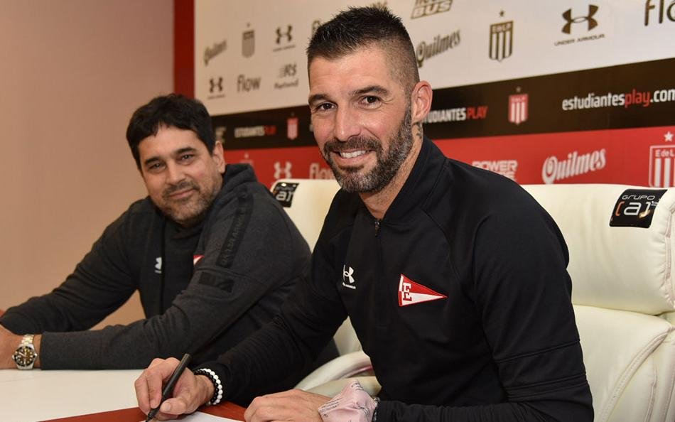 Renovó Andújar, y va por el récord