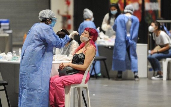 Nuevo récord de contagios de Covid en la Argentina: se registraron más de 24 mil casos en un día