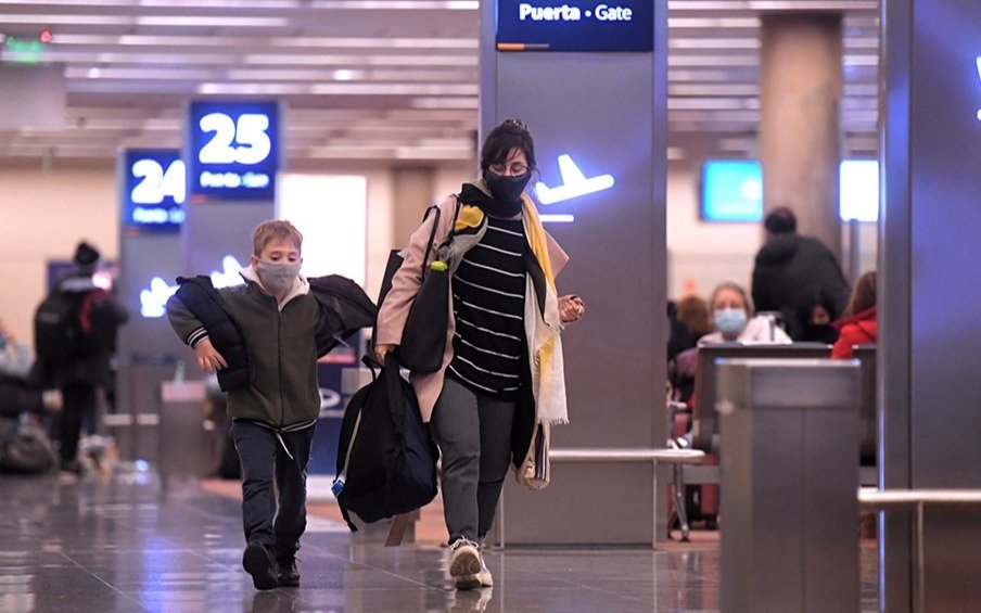 Extienden la prohibición de ingreso de turistas extranjeros hasta el 30 de abril