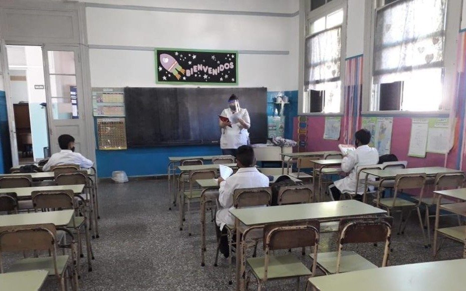 Docentes bonaerenses piden reunión con el gobierno por aumento de casos de Covid