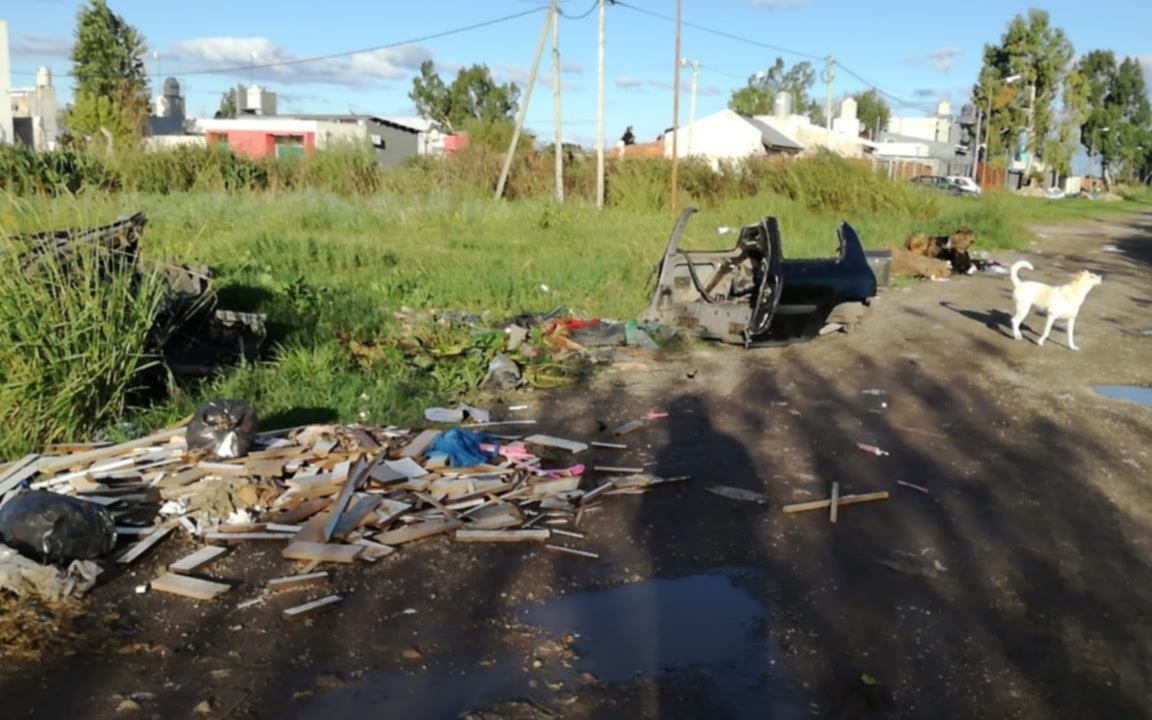 Vecinos hartos por los basurales en Altos de San Lorenzo