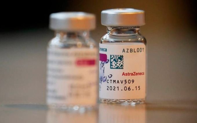 El primer país de Europa que prohíbe la vacuna de AstraZeneca