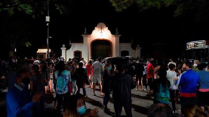 Cacerolazos frente a la residencia presidencial en Olivos
