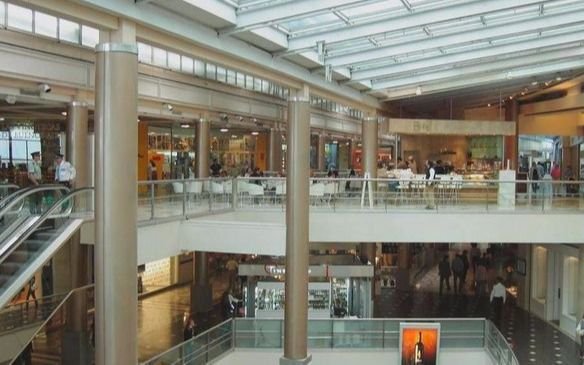 Fernández anunció el cierre de shoppings y de las clases dijo: "Los chicos juegan a cambiarse barbijos"