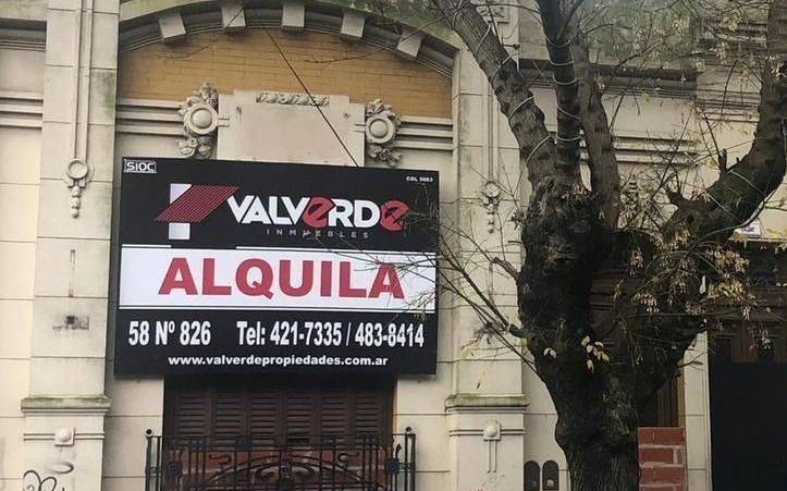 El Gobierno evalúa volver a prohibir los desalojos y congelar los precios de los alquileres