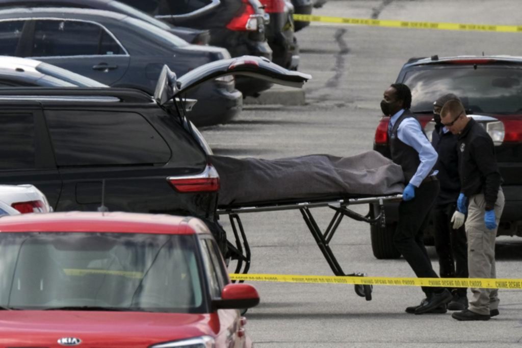 Tiroteo con 8 muertos potencia el drama por las armas en EE UU