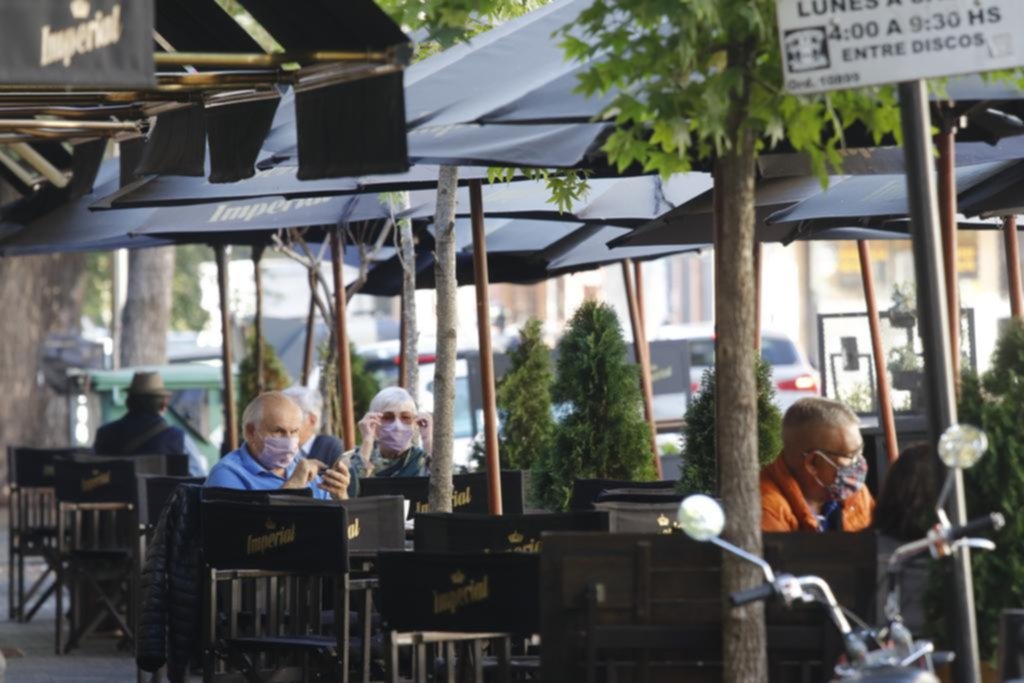 Sorpresa y enojo: bares y restaurantes sólo podrán atender al aire libre