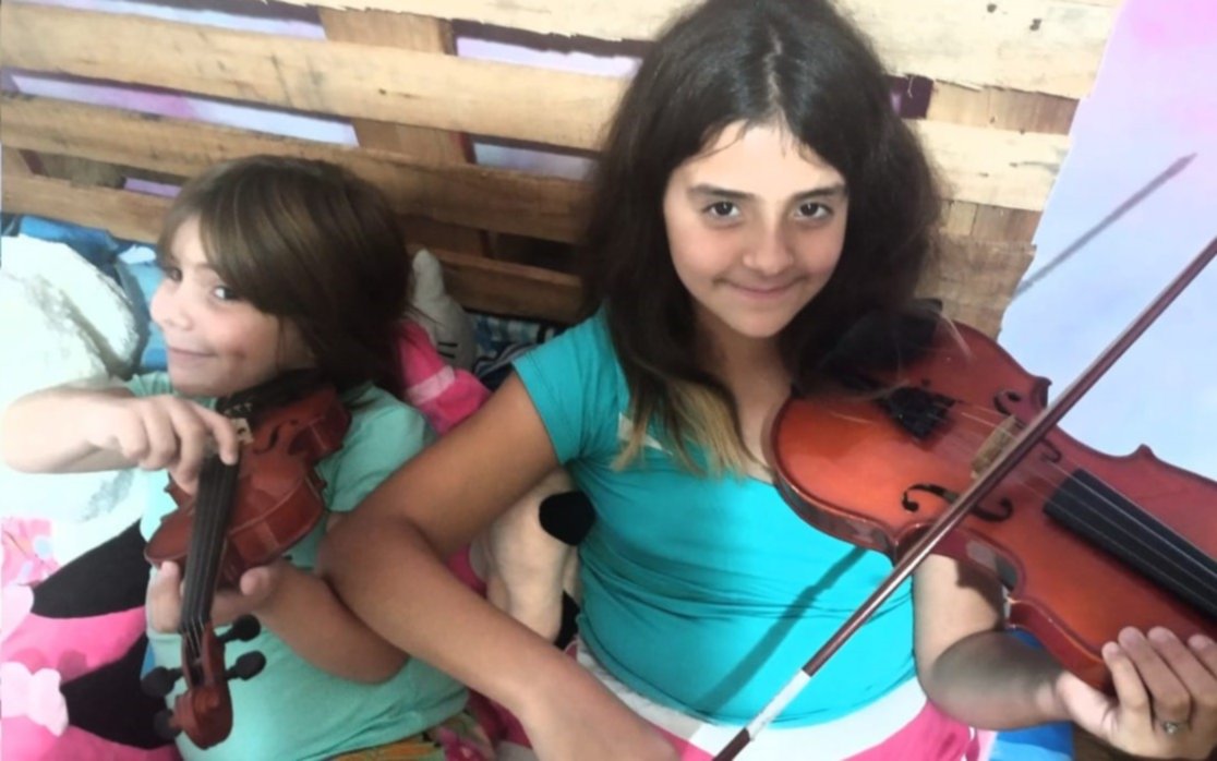 Renovaron los instrumentos de la Orquesta Escuela de Berisso para que los niños puedan seguir aprendiendo de manera virtual