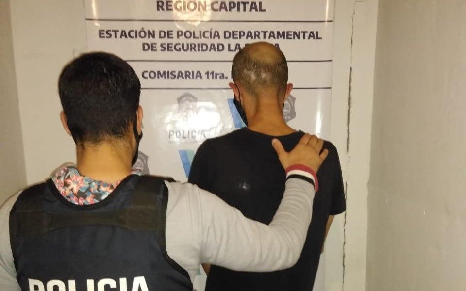 Atraparon a un brasileño en 531 y 131 que simuló ser un repartidor para robar una bicicleta