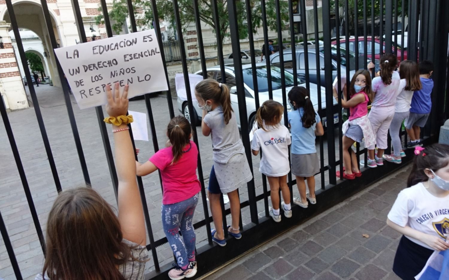 Suspensión de clases: padres de La Plata y legisladores presentaron amparo en la Justicia
