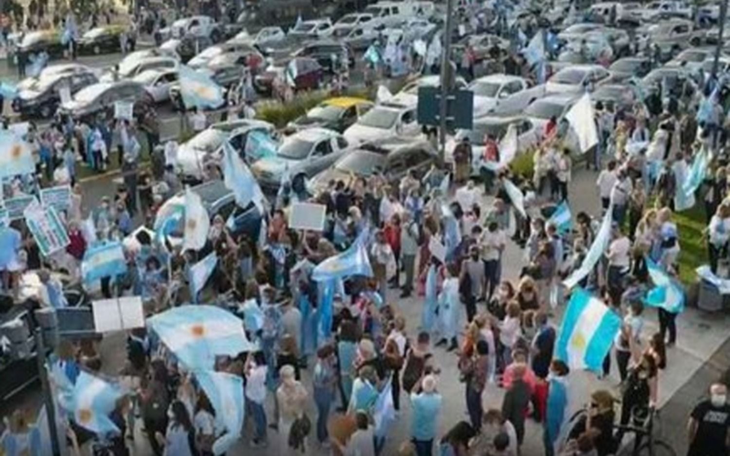 Protestas en el Obelisco, Olivos, frente a la Rosada y también en La Plata