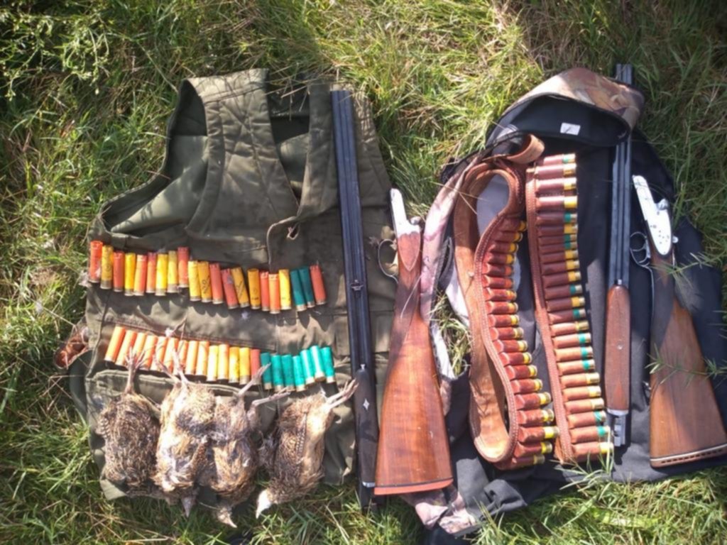 Dos hombres fueron arrestados cazando aves en un campo ajeno