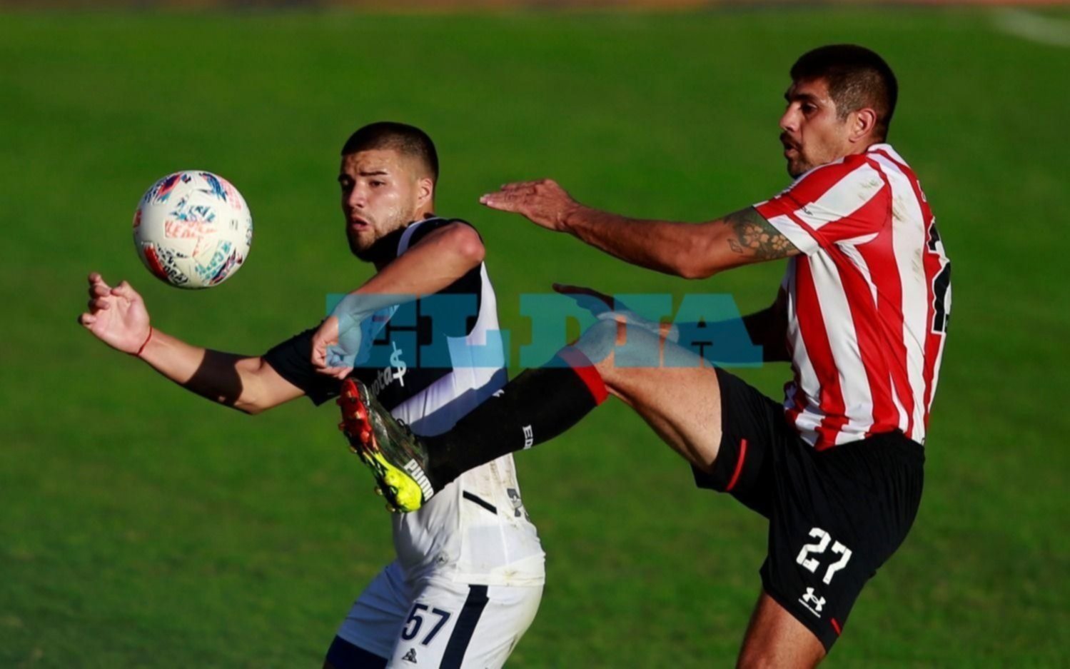 Weigandt, enojado con el campo de juego de UNO: "La cancha está toda rota"