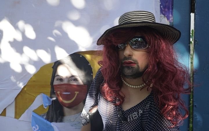 “La Criti”, una criatura que busca encajar... sea como sea