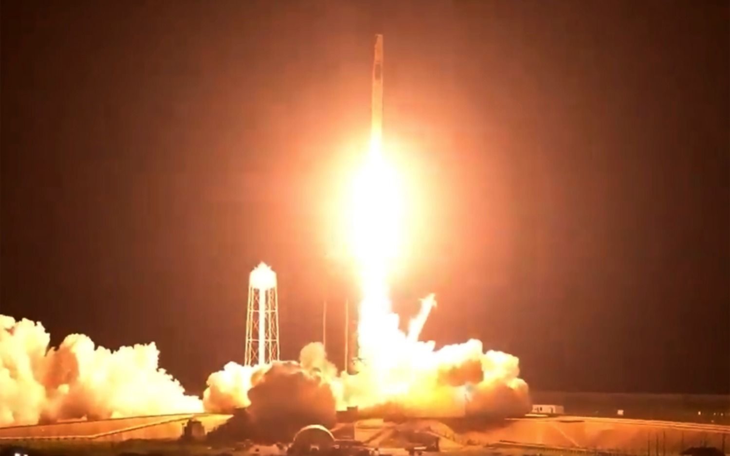 VIDEO.- Así despegó la misión tripulada de la NASA y SpaceX con un cohete reutilizado