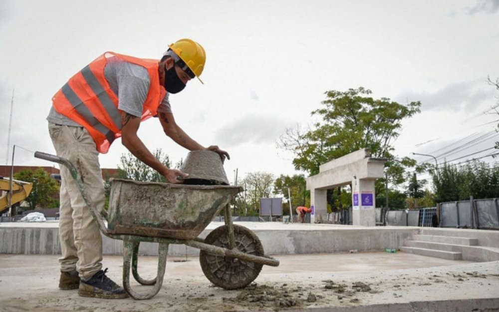 Supervisan obra de plaza de Alberdi y Paz