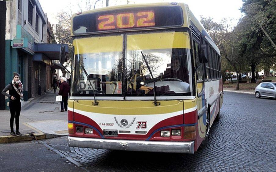 Levantaron el paro de micros anunciado para el lunes