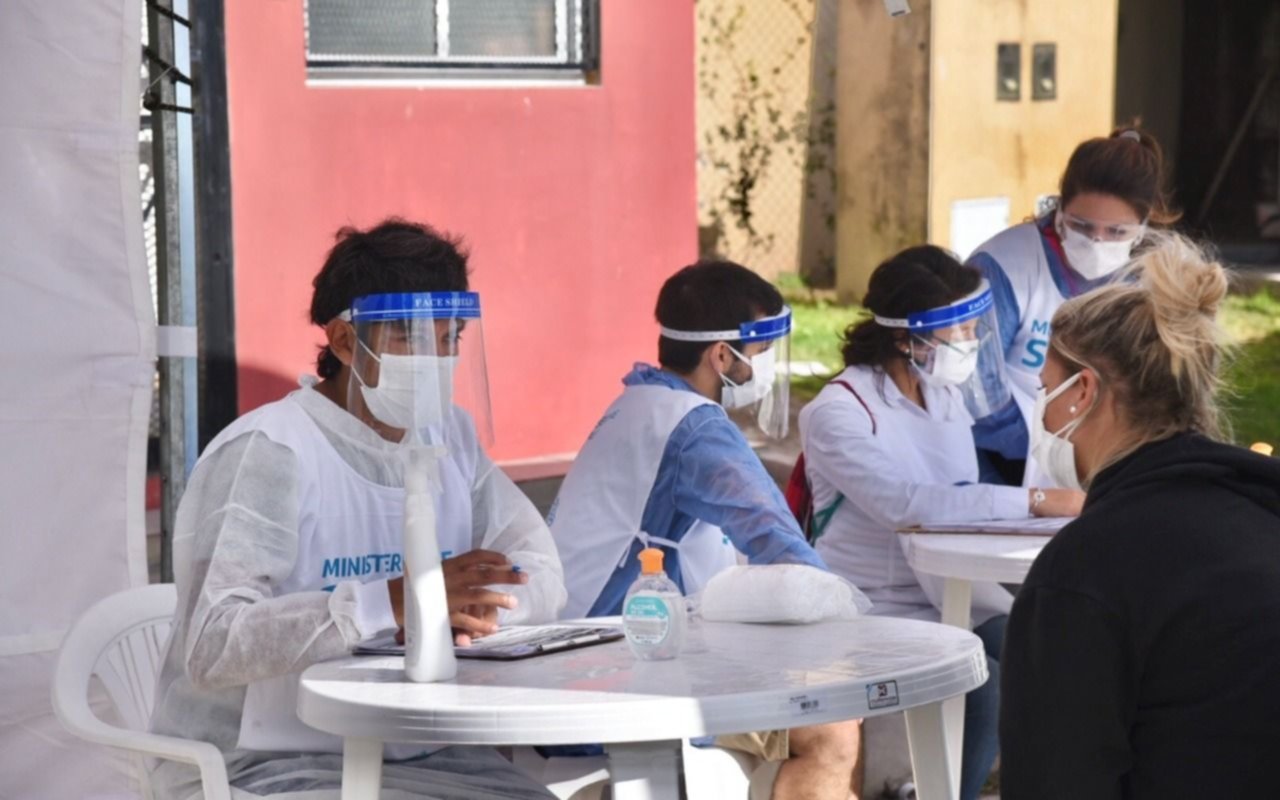 Cifras que preocupan: un operativo de detección de casos en Los Hornos arrojó 42% de positividad